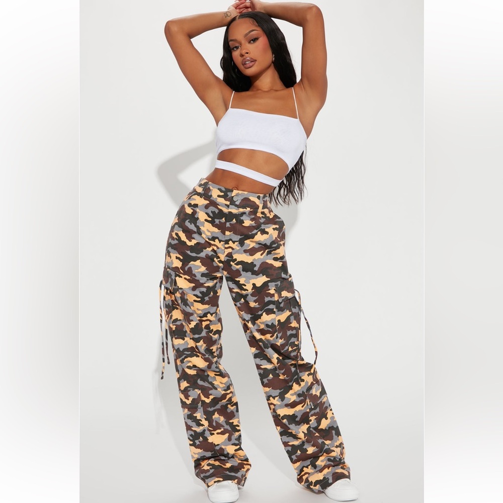 Fashion nova sexy orange camo cargo pants medium stretch